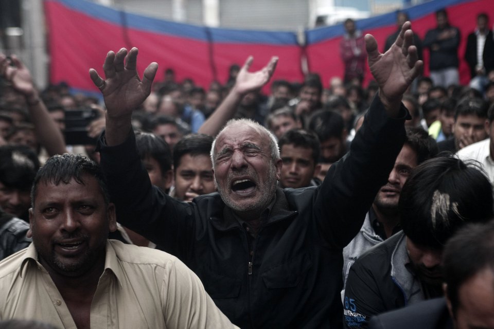 Μουσουλμάνοι αυτομαστιγώνονται στον Πειραιά -Μια διαφορετική γιορτή [εικόνες] | iefimerida.gr 3
