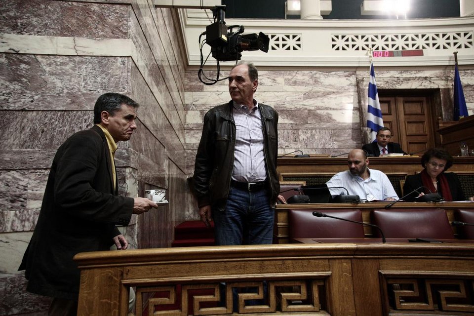 Βουλή: Τα αστεία Τσακαλώτου και το look «ιπτάμενος και τζέντλεμαν» του Σταθάκη [εικόνες] | iefimerida.gr 4