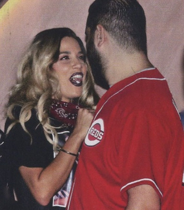 Σπάνια κοινή εμφάνιση: Η Στικούδη με τον σύντροφό της -Διαχυτικό το ζευγάρι [εικόνες] | iefimerida.gr 3