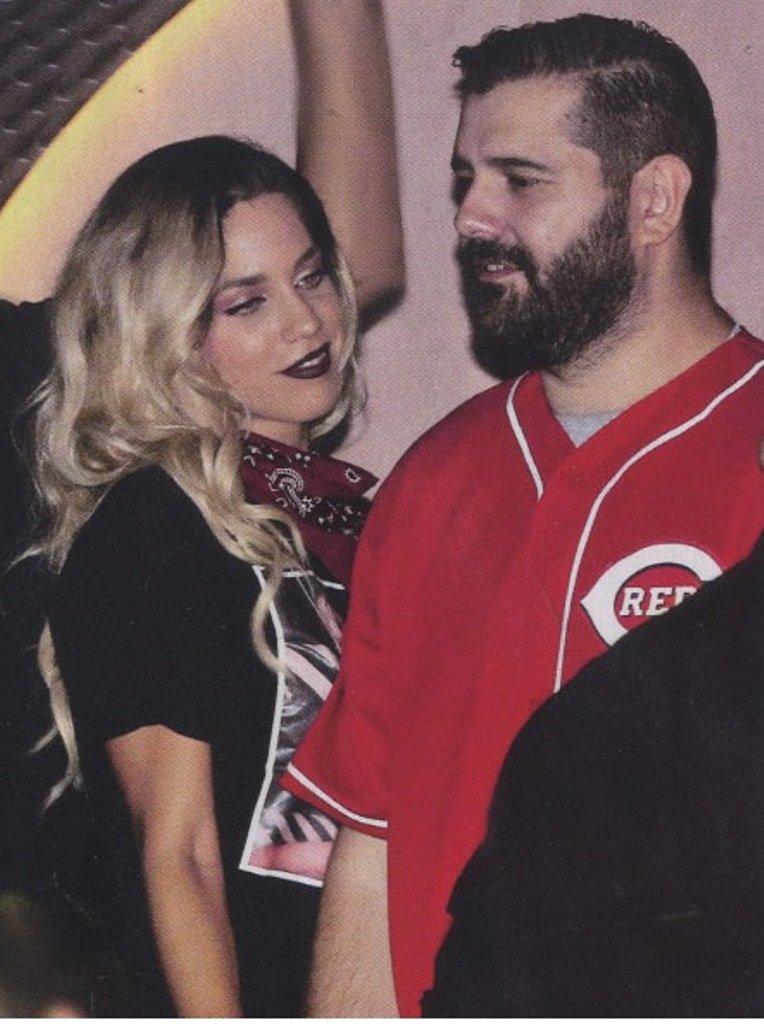 Σπάνια κοινή εμφάνιση: Η Στικούδη με τον σύντροφό της -Διαχυτικό το ζευγάρι [εικόνες] | iefimerida.gr 0