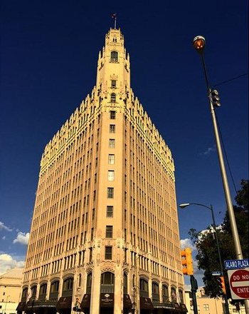 Δέκα στοιχειωμένα ξενοδοχεία -Φαντάσματα, περίεργα περιστατικά και μόνο θαρραλέοι επισκέπτες [εικόνες] | iefimerida.gr 2