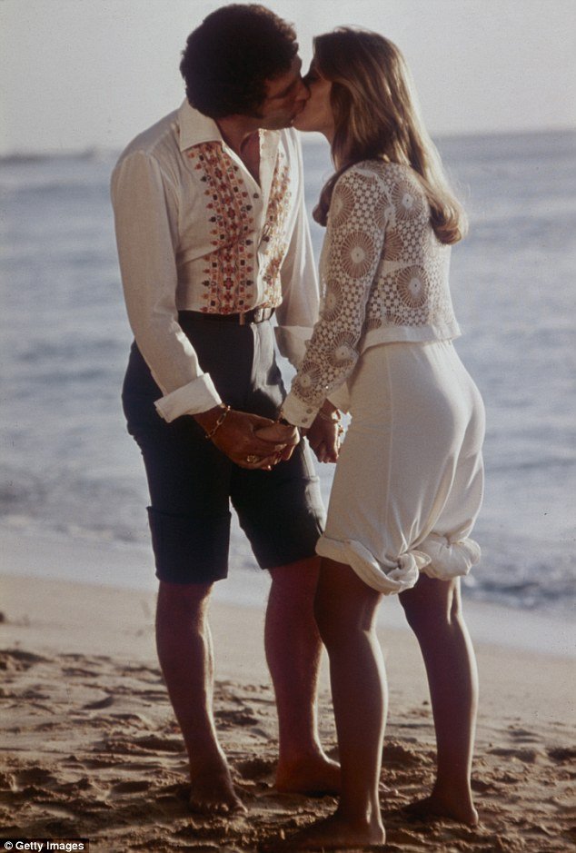 Τομ Τζόουνς: Αποκαλύπτει την αρρώστια της γυναίκας του [εικόνες]  | iefimerida.gr 5