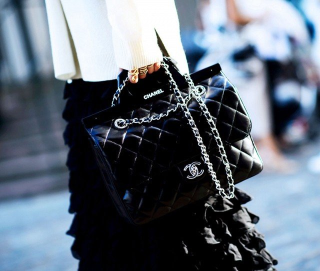 Οι 7 τσάντες που κρατούν οι πιο ισχυρές γυναίκες του κόσμου (και η πιο φθηνή εκδοχή τους) [εικόνες] | iefimerida.gr 0