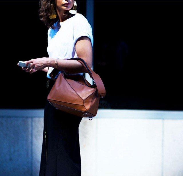 Οι 7 τσάντες που κρατούν οι πιο ισχυρές γυναίκες του κόσμου (και η πιο φθηνή εκδοχή τους) [εικόνες] | iefimerida.gr 16