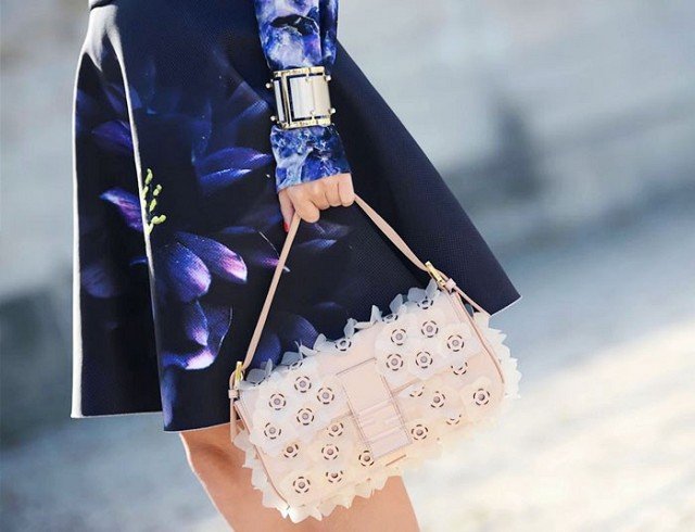 Οι 7 τσάντες που κρατούν οι πιο ισχυρές γυναίκες του κόσμου (και η πιο φθηνή εκδοχή τους) [εικόνες] | iefimerida.gr 21