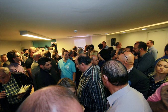 Κοσμοσυρροή στα εγκαίνια των γραφείων του Απ. Τζιτζικώστα [εικόνες] | iefimerida.gr 4