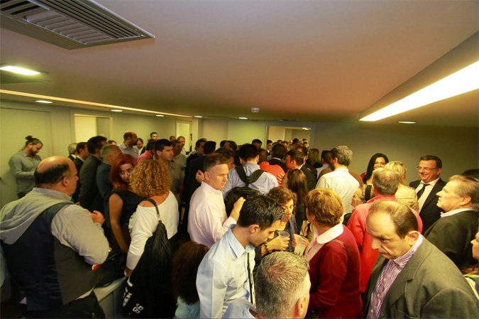 Κοσμοσυρροή στα εγκαίνια των γραφείων του Απ. Τζιτζικώστα [εικόνες] | iefimerida.gr 7