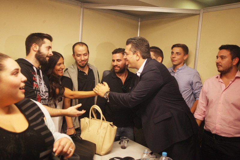 Κοσμοσυρροή στα εγκαίνια των γραφείων του Απ. Τζιτζικώστα [εικόνες] | iefimerida.gr 2