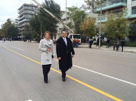 Η όμορφη σύζυγος Τζιτζικώστα έκλεψε τις εντυπώσεις στα εγκαίνια -Η Ελεάννα Βλάχου συστήθηκε και στην Αθήνα [εικόνες] | iefimerida.gr 10