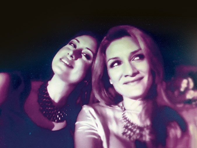 Η όμορφη σύζυγος Τζιτζικώστα έκλεψε τις εντυπώσεις στα εγκαίνια -Η Ελεάννα Βλάχου συστήθηκε και στην Αθήνα [εικόνες] | iefimerida.gr 12