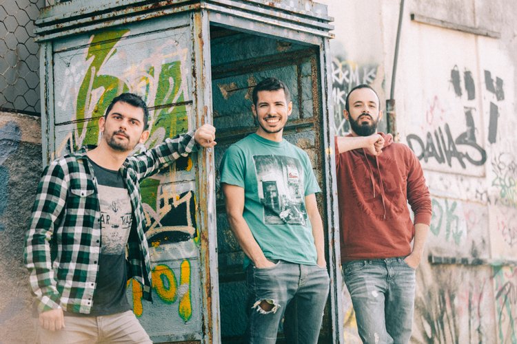 3 Βορειοελλαδίτες έφτιαξαν εφαρμογή που φέρνει τα πάνω κάτω στις γνωριμίες -Με ένα κλικ γνωρίζεις τον άγνωστο δίπλα σου! [εικόνες] | iefimerida.gr 1