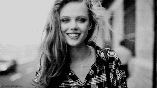 Τραβήξτε την προσοχή κάποιου, χωρίς να πείτε λέξη - Τα 5 κόλπα [εικόνες] | iefimerida.gr 0