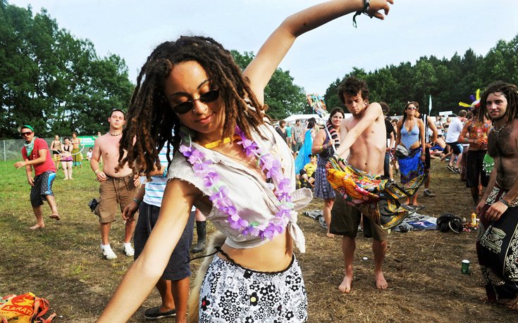 Οι χίπις του 21ου αιώνα: «Εκοψαν» τα ναρκωτικά και κάνουν γιόγκα [εικόνες]  | iefimerida.gr 5