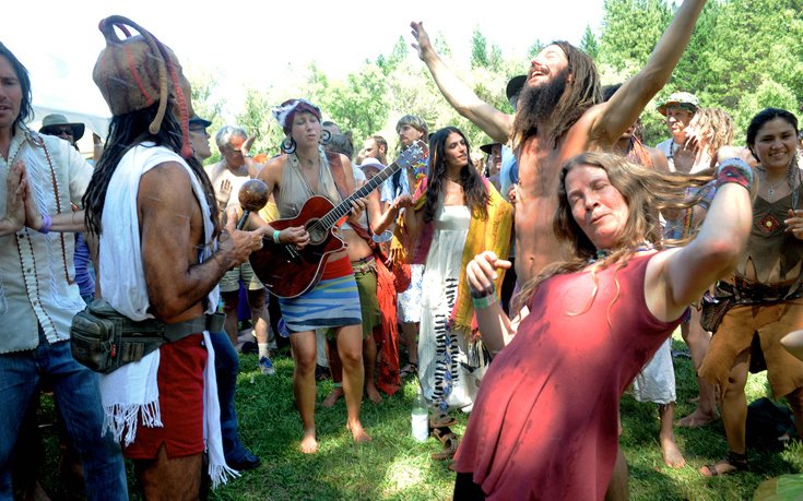 Οι χίπις του 21ου αιώνα: «Εκοψαν» τα ναρκωτικά και κάνουν γιόγκα [εικόνες]  | iefimerida.gr 6