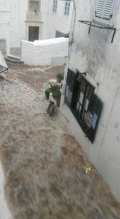 Πνίγηκε η Υδρα από την κακοκαιρία -Απελπισμένοι οι κάτοικοι, που βλέπουν τις περιουσίες τους να καταστρέφονται [εικόνες & βίντεο] | iefimerida.gr 2