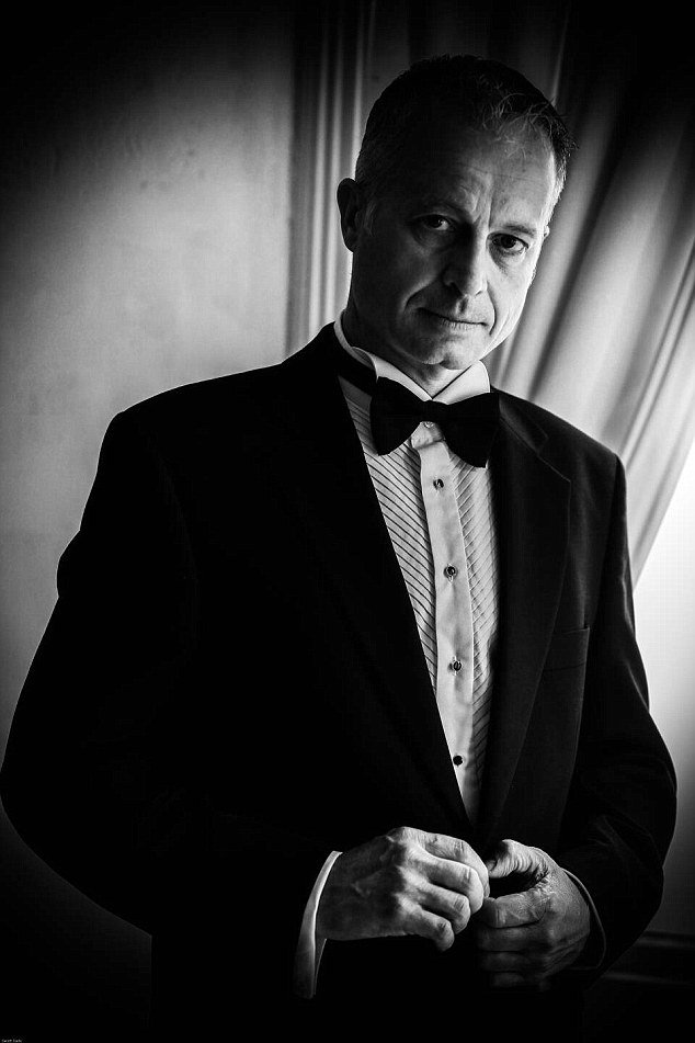 Απίστευτο: Ο 51χρονος που έγινε ζιγκολό γιατί του το είπε η πεθερά του [εικόνες]  | iefimerida.gr 4