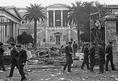 «Πολυτεχνείο 1973» του Βασίλη Καραγεώργου στο Πάρκο Ελευθερίας [εικόνες] | iefimerida.gr 0
