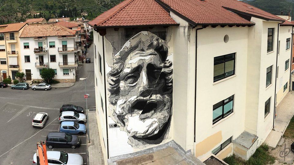 INO: Πίσω από την μάσκα του Ελληνα γκραφιτά που έχει βάψει όλο τον κόσμο [εικόνες] | iefimerida.gr 10