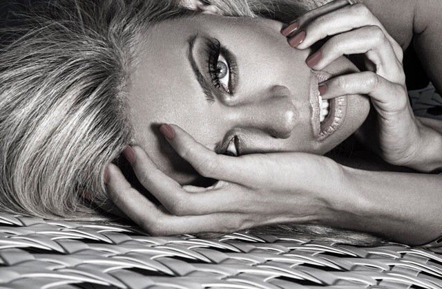 Ισως η πιο σέξι φωτογράφιση της Ζέτας Μακρυπούλια [εικόνες] | iefimerida.gr 1