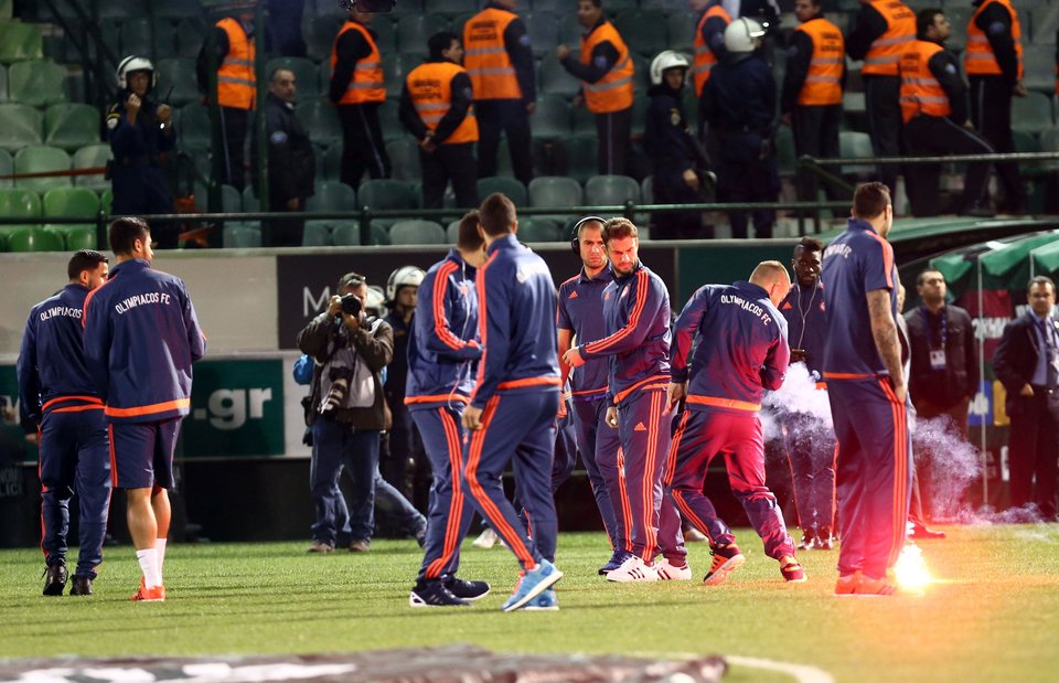 Αναβολή του ντέρμπι Παναθηναϊκός-Ολυμπιακός και εισβολή οπαδών στο γήπεδο [εικόνες & βίντεο] | iefimerida.gr 5