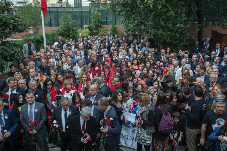 3.000 Τούρκοι στη Θεσσαλονίκη για την επέτειο από τον θάνατο του Κεμάλ – Δεκάδες λεωφορεία στο σπίτι-μουσείο Ατατούρκ [εικόνες] | iefimerida.gr 3