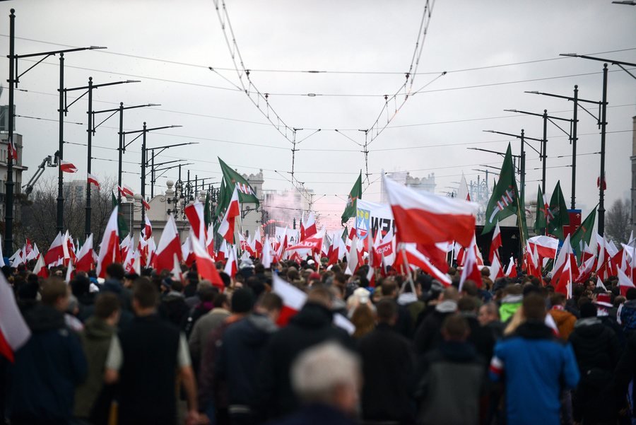 Πολωνία: Δεκάδες χιλιάδες ακροδεξιοί διαδηλωτές στους δρόμους της Βαρσοβίας [εικόνες]  | iefimerida.gr 0