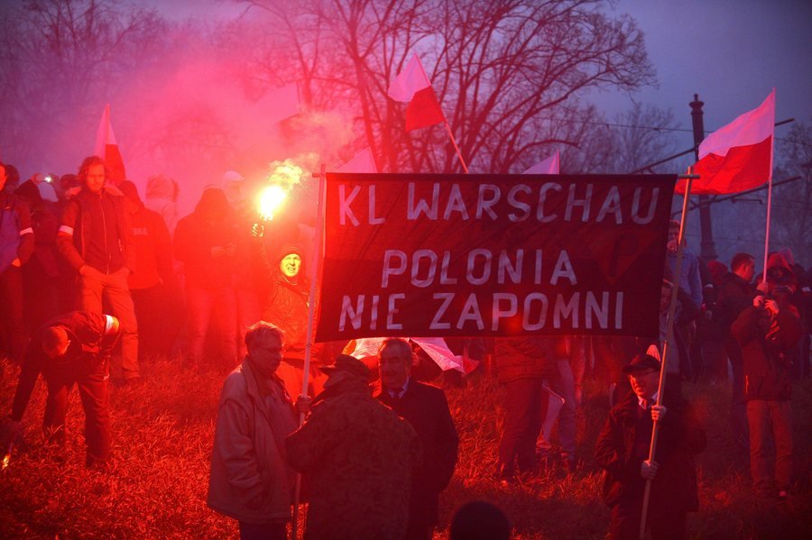 Πολωνία: Δεκάδες χιλιάδες ακροδεξιοί διαδηλωτές στους δρόμους της Βαρσοβίας [εικόνες]  | iefimerida.gr 1