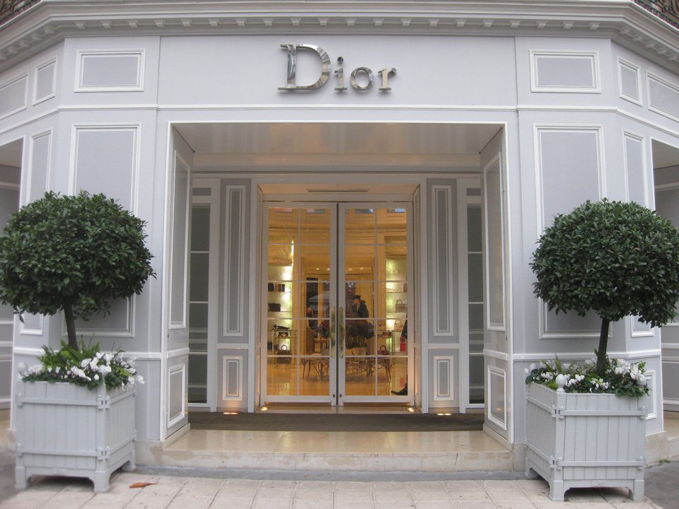 Dior: 10 υποψήφιοι σχεδιαστές για το τιμόνι του οίκου -Τα υπέρ και τα κατά του καθενός [εικόνες & βίντεο] | iefimerida.gr 4