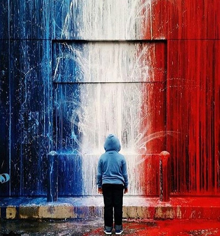 #SprayForParis: Τα μοναδικά και ιδιαίτερα γκράφιτι που γέμισαν τους τοίχους του Παρισιού μετά το μακελειό [εικόνες] | iefimerida.gr 10