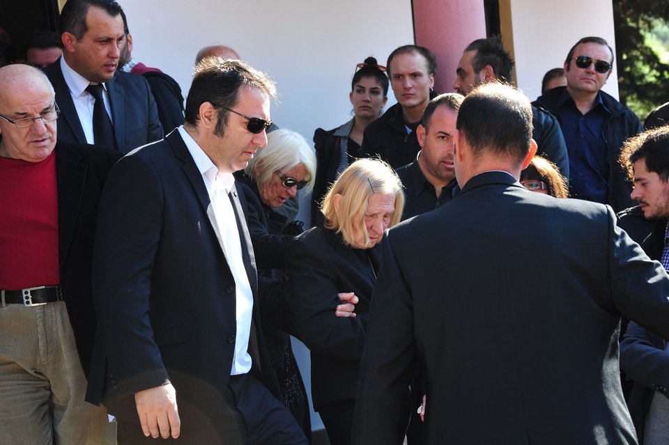 Τελευταίο «αντίο» στον ηθοποιό Κώστα Τσάκωνα [εικόνες] | iefimerida.gr 2