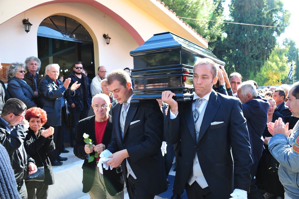 Τελευταίο «αντίο» στον ηθοποιό Κώστα Τσάκωνα [εικόνες] | iefimerida.gr 1