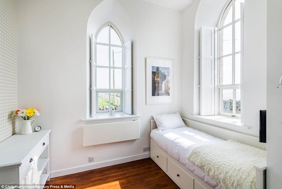 Εγκαταλελειμμένο εκκλησάκι μετατρέπεται σε ντιζαϊνάτη εξοχική κατοικία [εικόνες]    | iefimerida.gr 5