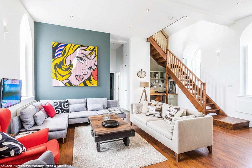 Εγκαταλελειμμένο εκκλησάκι μετατρέπεται σε ντιζαϊνάτη εξοχική κατοικία [εικόνες]    | iefimerida.gr 3