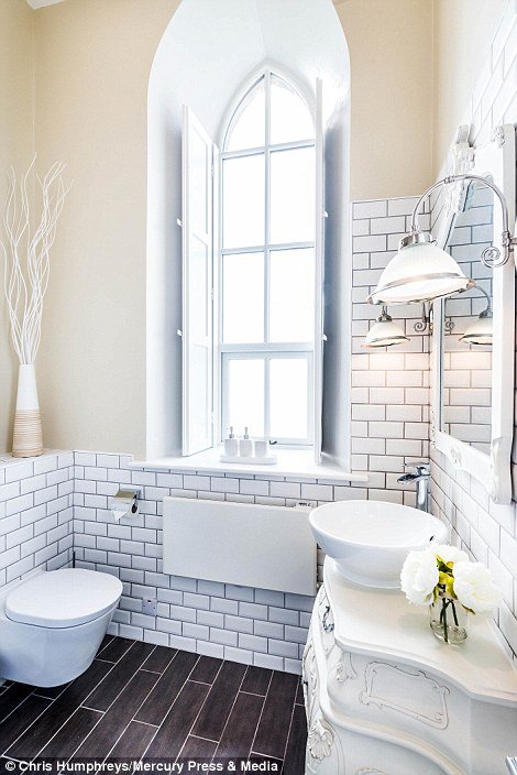 Εγκαταλελειμμένο εκκλησάκι μετατρέπεται σε ντιζαϊνάτη εξοχική κατοικία [εικόνες]    | iefimerida.gr 6