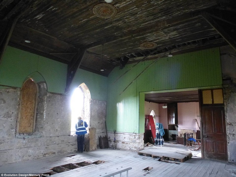 Εγκαταλελειμμένο εκκλησάκι μετατρέπεται σε ντιζαϊνάτη εξοχική κατοικία [εικόνες]    | iefimerida.gr 1