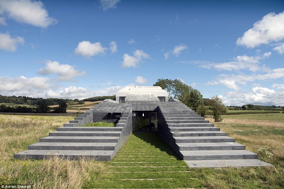 Το σπίτι-σκάλα που οδηγεί στον ουρανό - Ενα οίκημα αλλιώτικο από τ' άλλα [εικόνες] | iefimerida.gr 1