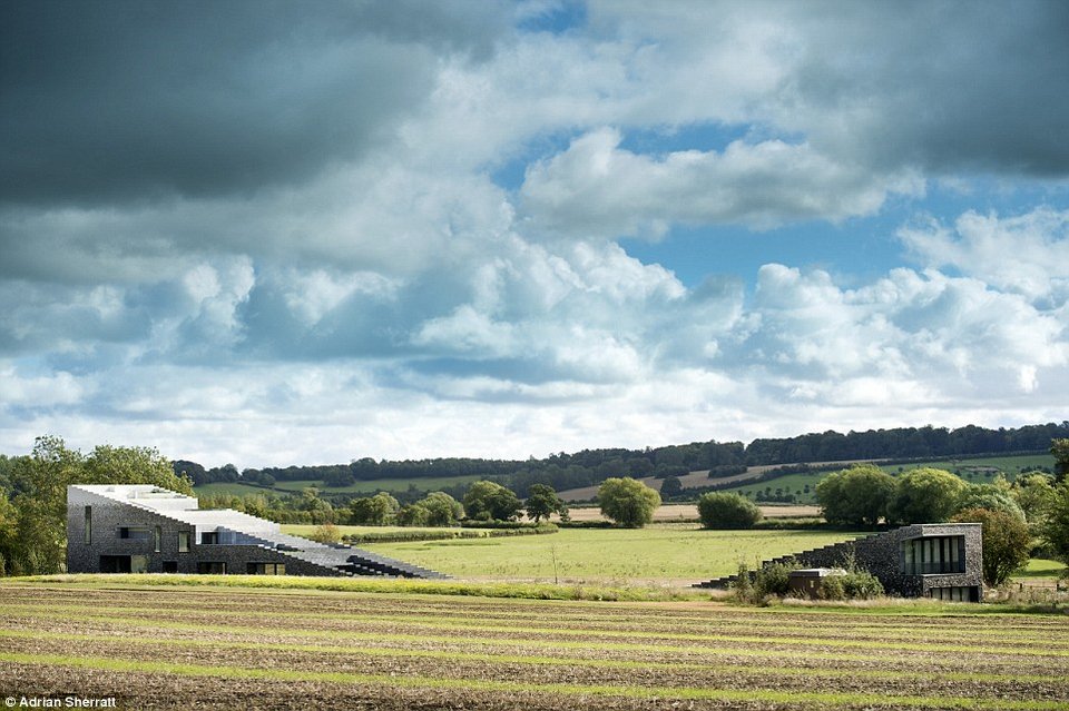 Το σπίτι-σκάλα που οδηγεί στον ουρανό - Ενα οίκημα αλλιώτικο από τ' άλλα [εικόνες] | iefimerida.gr 0