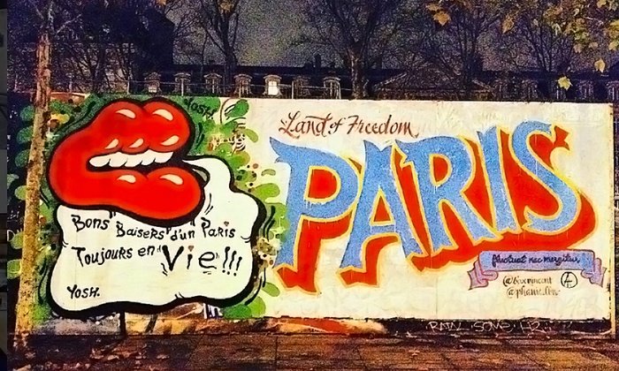 #SprayForParis: Τα μοναδικά και ιδιαίτερα γκράφιτι που γέμισαν τους τοίχους του Παρισιού μετά το μακελειό [εικόνες] | iefimerida.gr 3