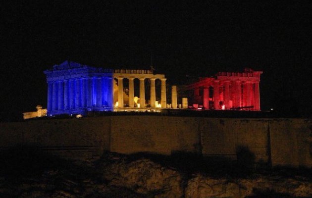 Η Ελλάδα, στα χρώματα της γαλλικής σημαίας [εικόνες] | iefimerida.gr 4