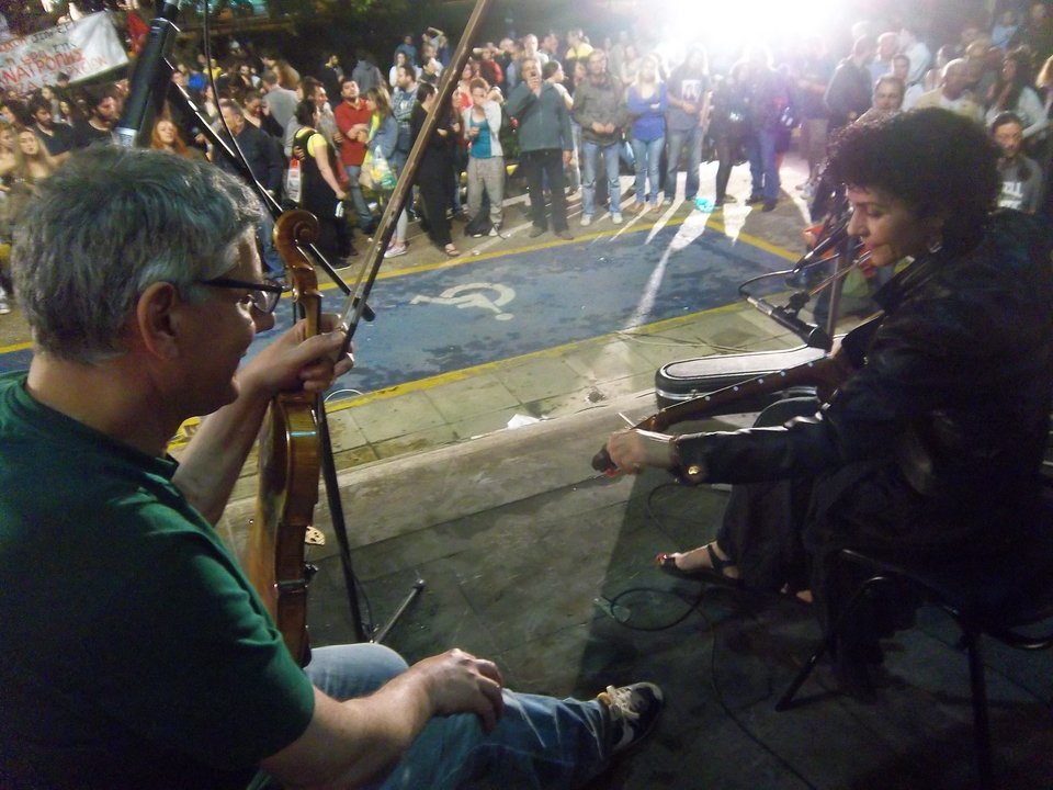 Angelique Ionatos, η Ελληνίδα τραγουδίστρια που λατρεύουν οι Γάλλοι [εικόνες] | iefimerida.gr 3