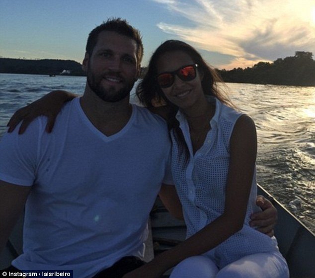 Οι πιο τυχεροί άνδρες: Αυτοί έχουν στην αγκαλιά τους τα μοντέλα της Victoria's Secret [εικόνες] | iefimerida.gr 7