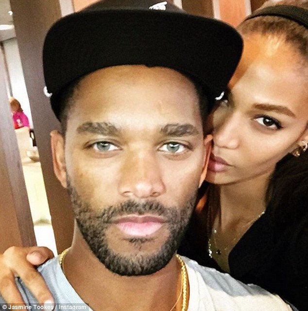 Οι πιο τυχεροί άνδρες: Αυτοί έχουν στην αγκαλιά τους τα μοντέλα της Victoria's Secret [εικόνες] | iefimerida.gr 8