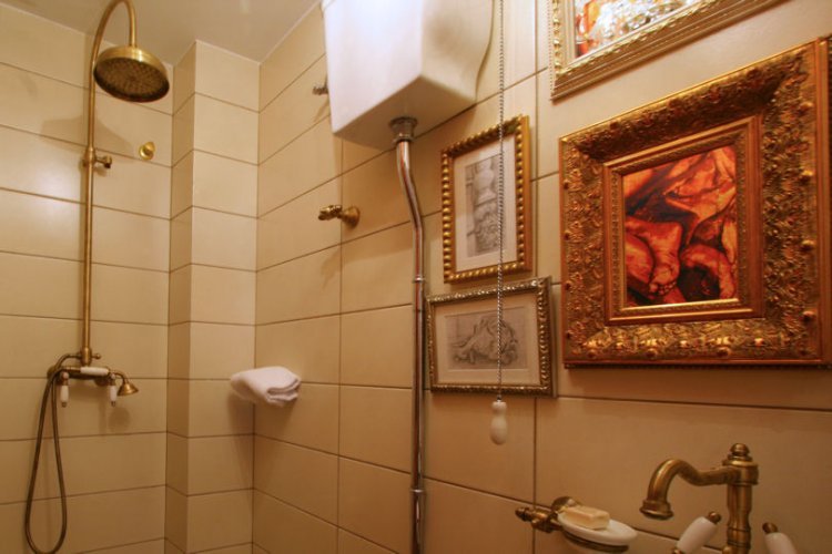 Βάλτε πίνακες στο μπάνιο σας, δίνουν χαρά [εικόνες] | iefimerida.gr 0