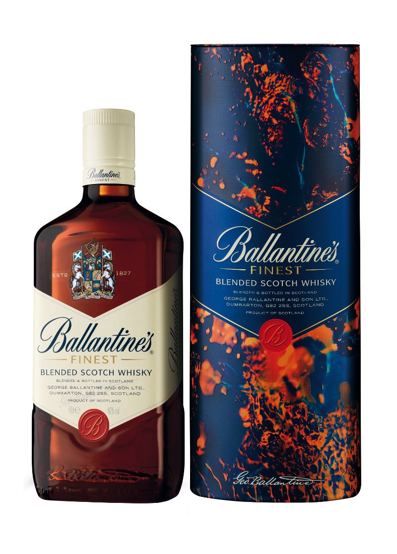 O Leif Podhajsky δημιουργεί τη νέα συλλεκτική φιάλη του Ballantine’s [εικόνες] | iefimerida.gr 1