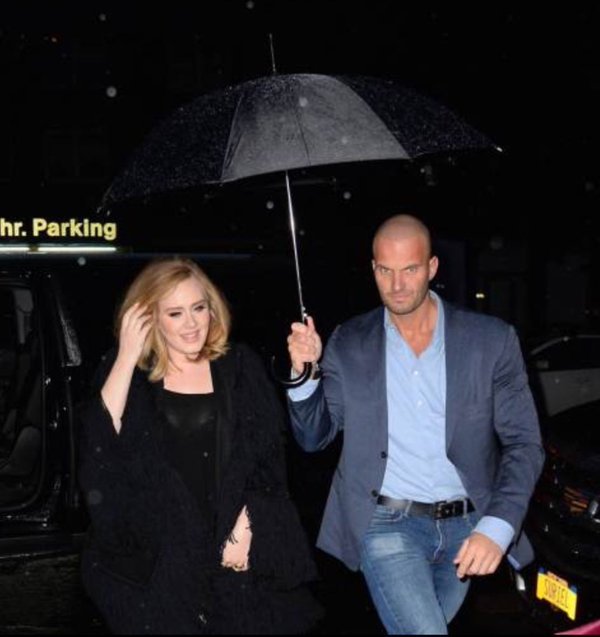 Ο πιο «καυτός» άντρας της Ευρώπης έγινε σωματοφύλακας της Adele -Τρελαίνει το Twitter [εικόνες & βίντεο] | iefimerida.gr 2