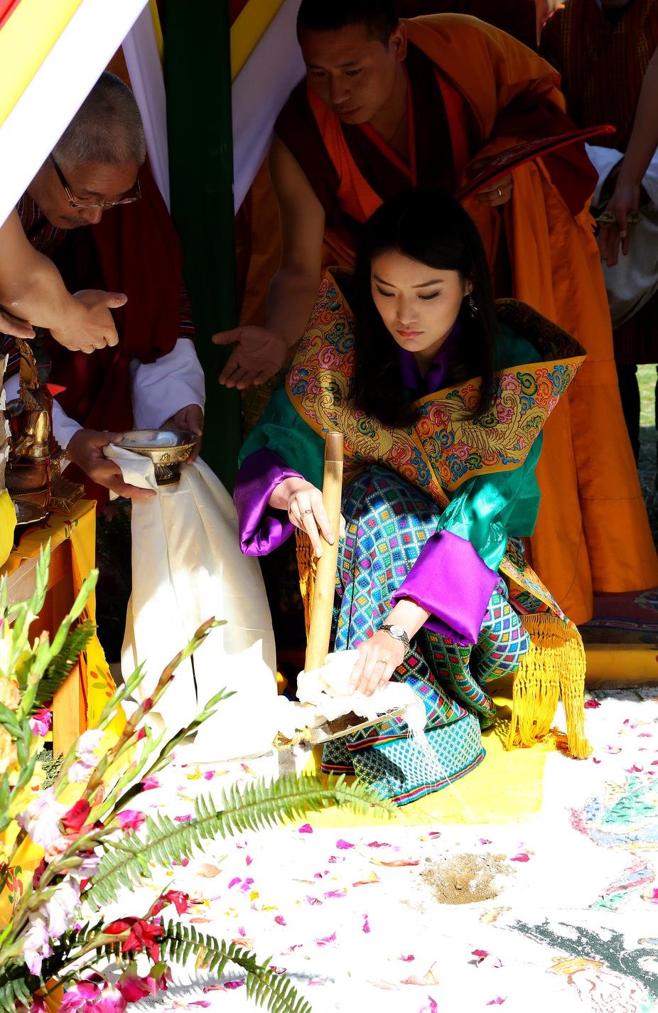 Η Κέιτ Μίντλετον των Ιμαλαΐων - Η βασίλισσα του Μπουτάν, 25 ετών, μορφωμένη καλλονή [εικόνες] | iefimerida.gr 4