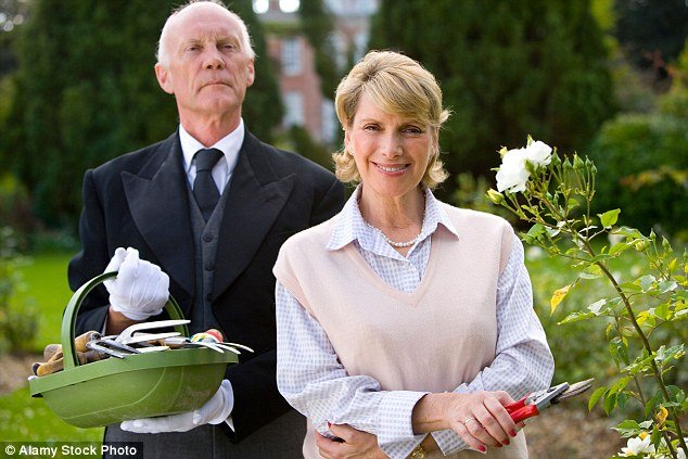 Νταντάδες και μπάτλερ της χλιδής - Παχυλοί μισθοί, τσάντες Channel και πανάκριβα ξενοδοχεία [εικόνες] | iefimerida.gr 0