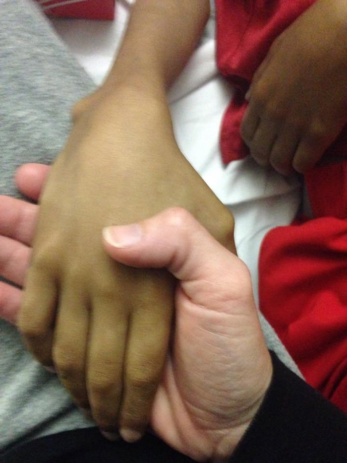 Μια συγκινητική φωτογραφία γάμου -Πρόσθεσαν με photoshop τον νεκρό από λευχαιμία γιο τους [εικόνες] | iefimerida.gr 3