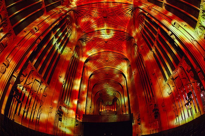 Γοτθικό παρεκκλήσι του 16ου αιώνα μετατρέπεται σε έναστρο ουρανό [εικόνες] | iefimerida.gr 3