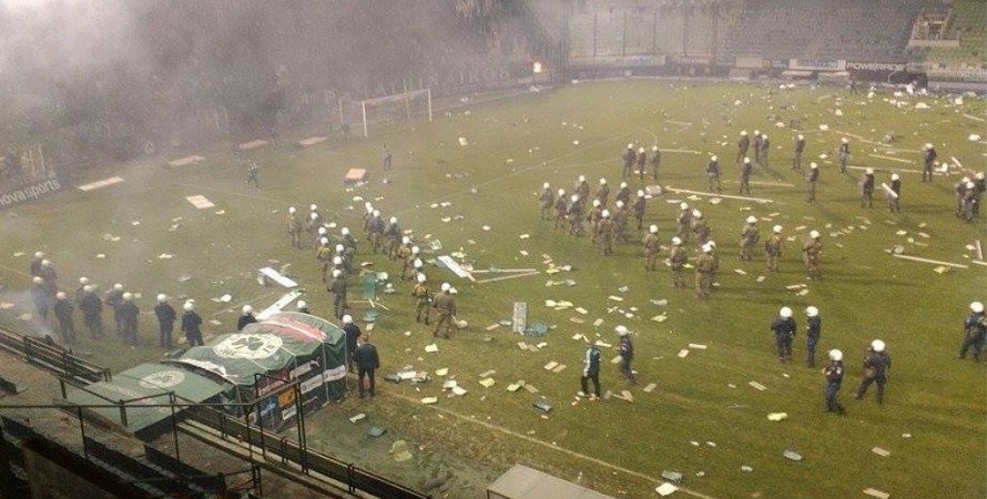 Αναβολή του ντέρμπι Παναθηναϊκός-Ολυμπιακός και εισβολή οπαδών στο γήπεδο [εικόνες & βίντεο] | iefimerida.gr 0